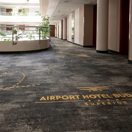 布达佩斯机场酒店 4*