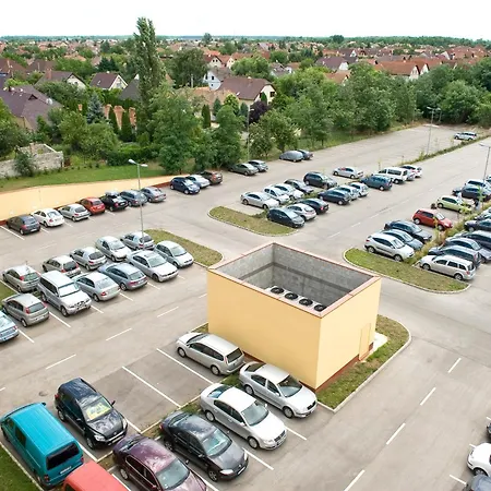 布达佩斯机场酒店 韦切什